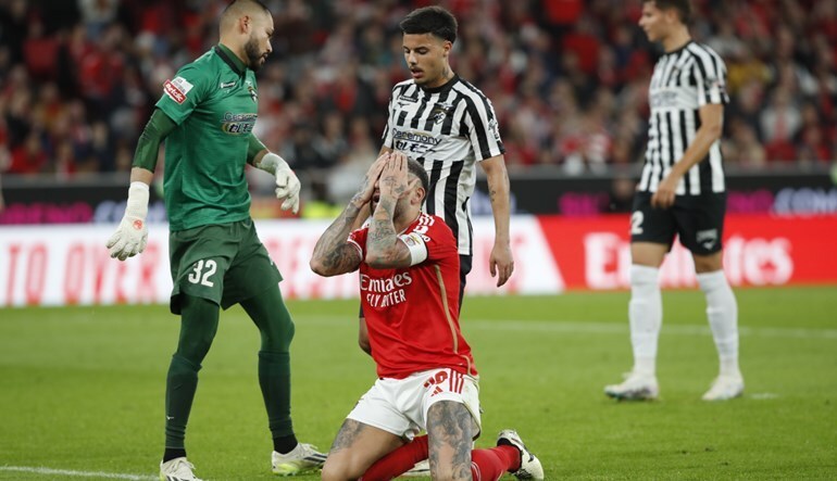 关于欧篮联冲刺阶段走向成谜，本菲卡扳平良机，震撼外界，纪律约束更严格的信息-爱游戏平台