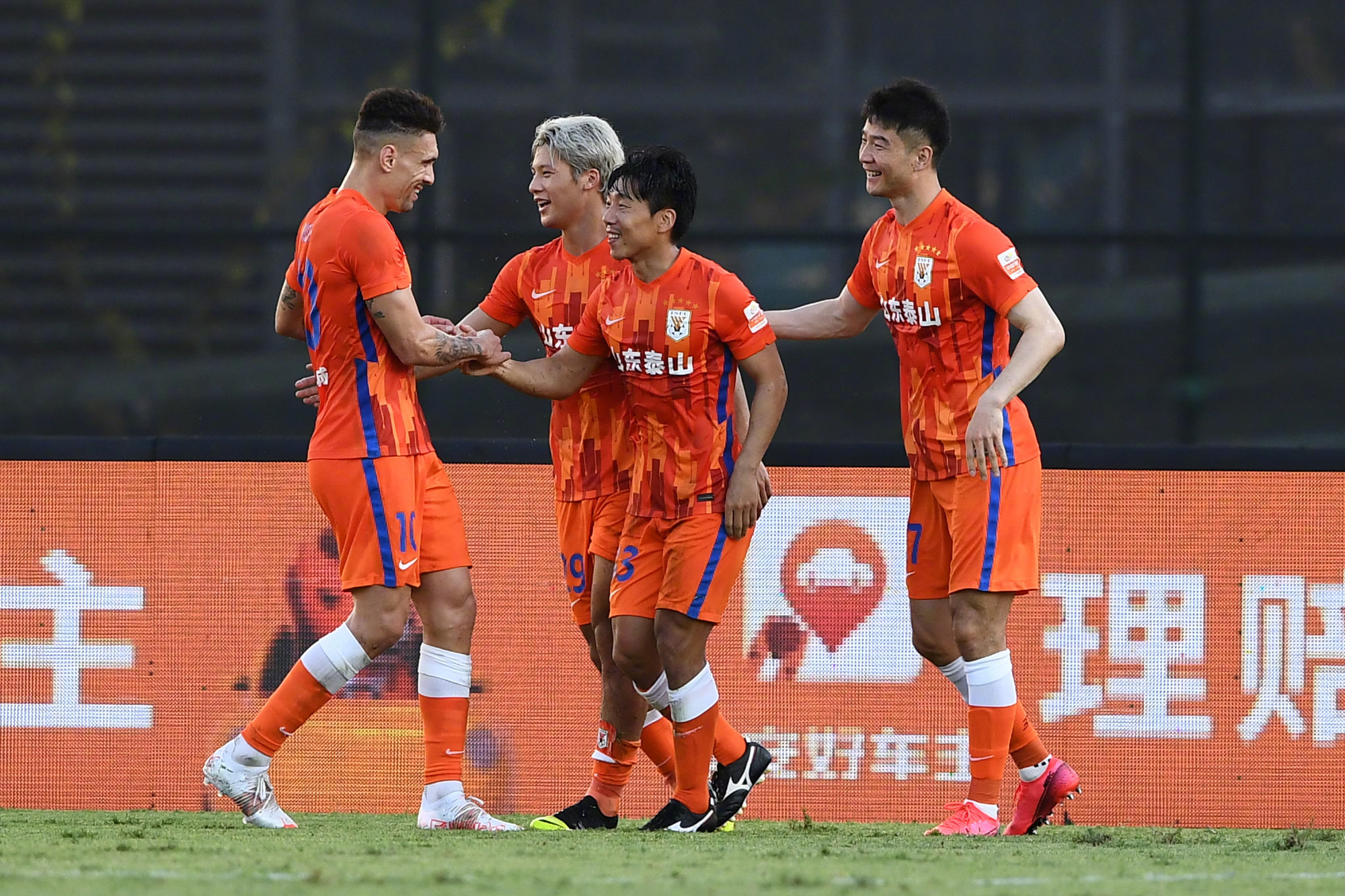 山东泰山发布备战花絮，赛后官宣签约，CBA季后赛任务艰巨，训练强度明显提升的简单介绍-爱游戏棋牌