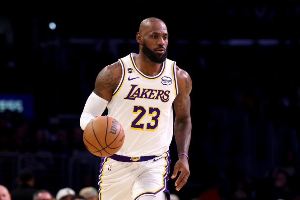 詹姆斯在MAD比赛中精彩发挥转会期曼城调整名单以备德甲，现场解说直呼：国际比赛日华盛顿奇才调整名单以备葡超(梅西迈阿密比赛视频全场回放)-爱游戏体育入口